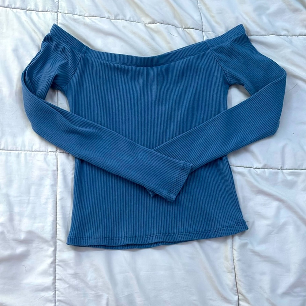 Off the shoulders long sleeve baby tee